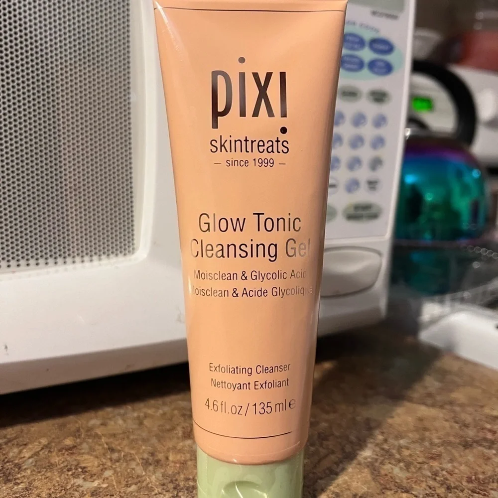 GLOW TONIC CLEANSING GEL NWT